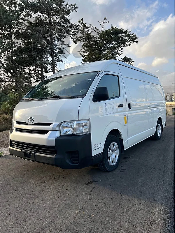 toyota hiace 2015