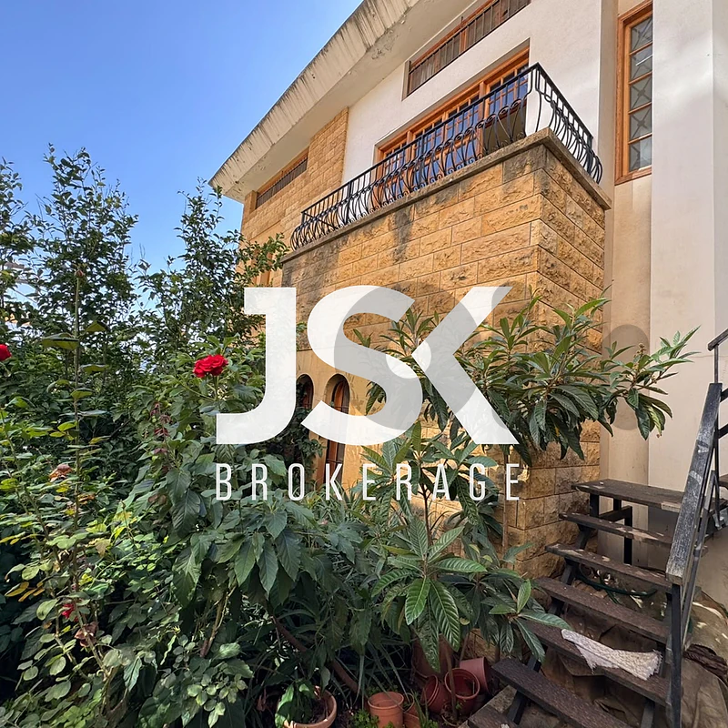 l00785 Spacious & Elegant Villa for Sale in Luxurious Street in Baabda