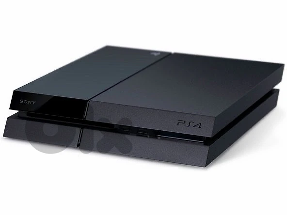 PS4 and with 2 controllers and 4 games