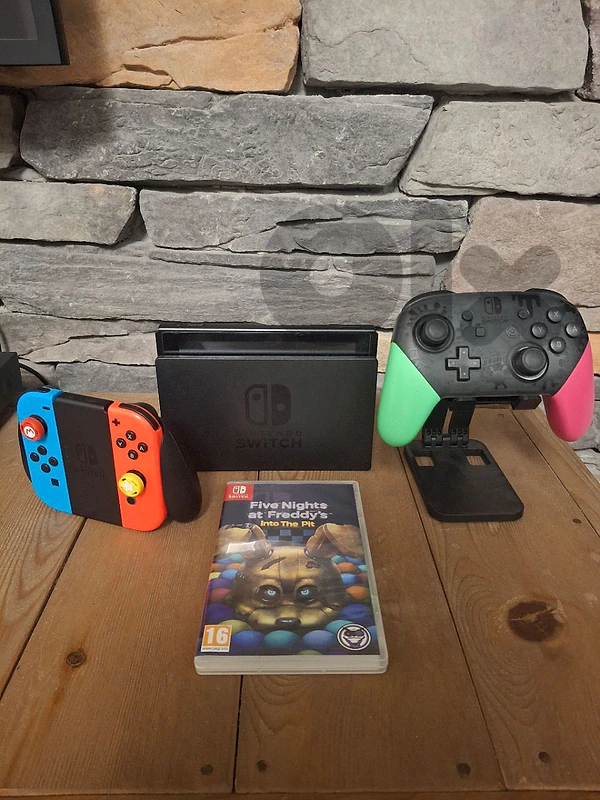 Nitendo Switch 1 Bundle + Horror Game + limited edition Controller