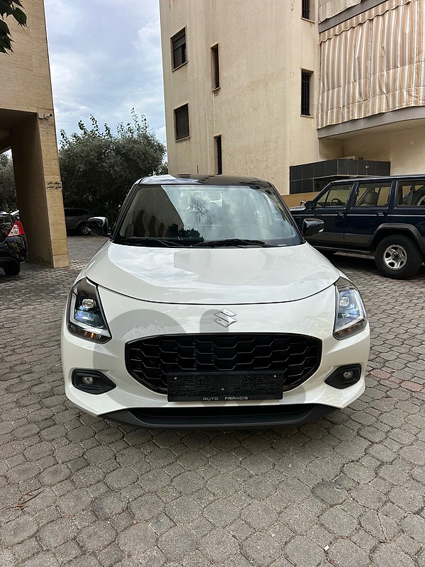 Suzuki Swift GLX 2026 white on black (0 km)