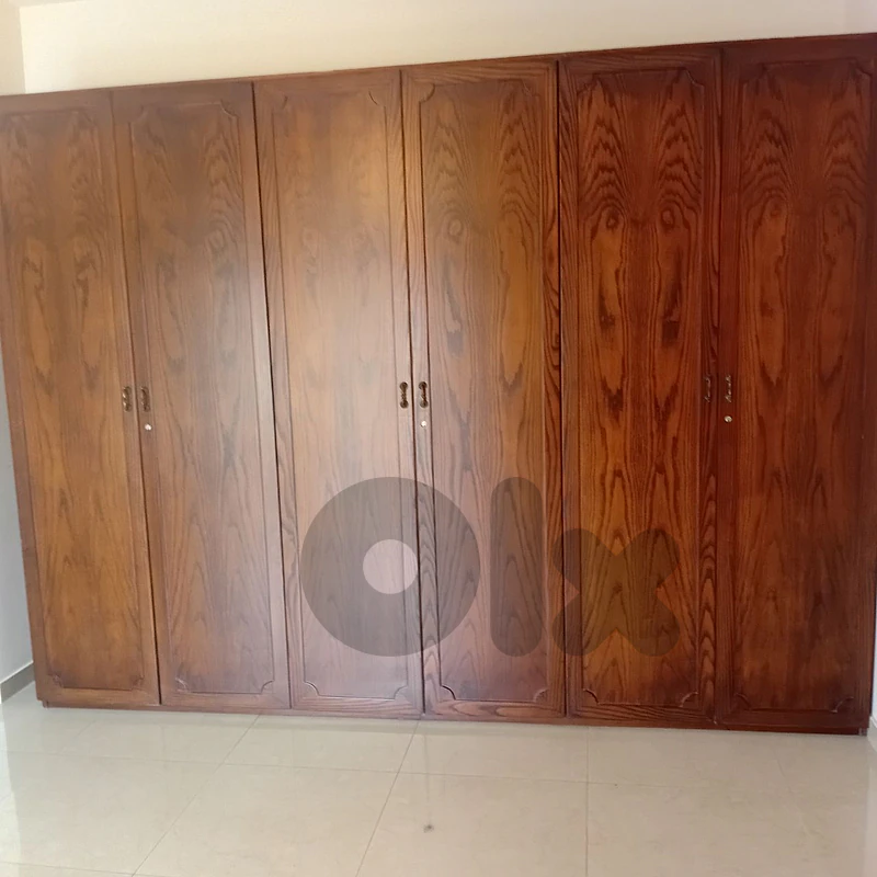 خزانة اوروبي شبه جديد مزرعة يشوع