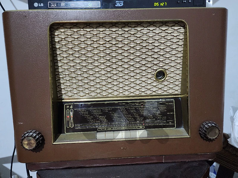 old radio راديو قديم