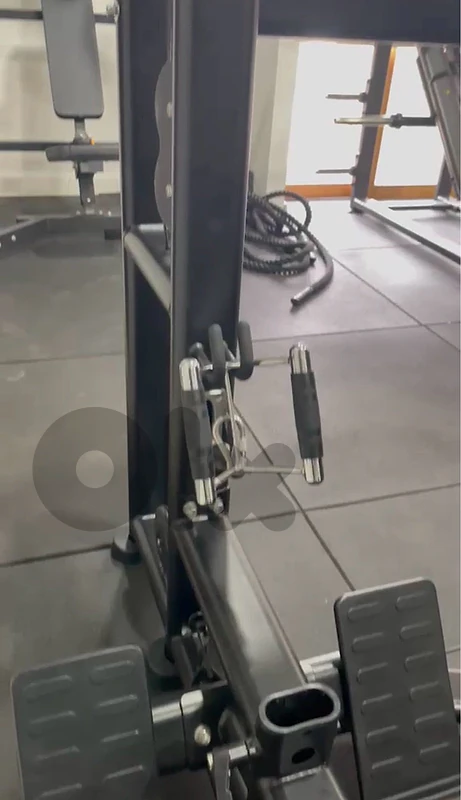Lat Pulldown / Seated Cable Row combo machine.