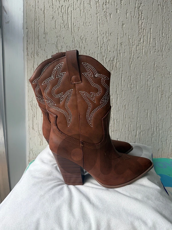 Boots size 37
