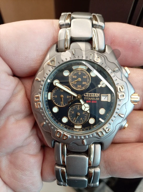 1995 Vintage Citizen Men’s 42mm Titanium & Gold Chronograph Watch.