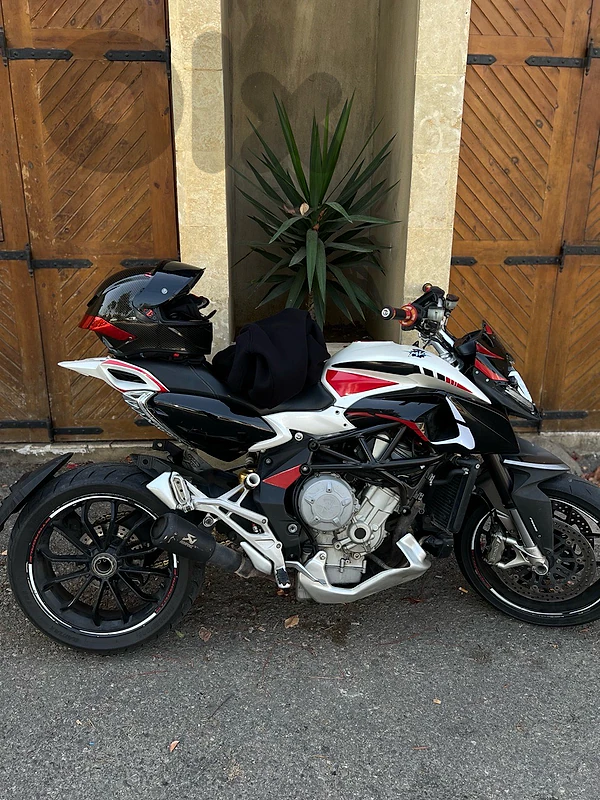 mv agusta stradale 800
