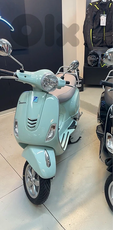 Vespa VXL 150 cc ABS Model 2027 Green color