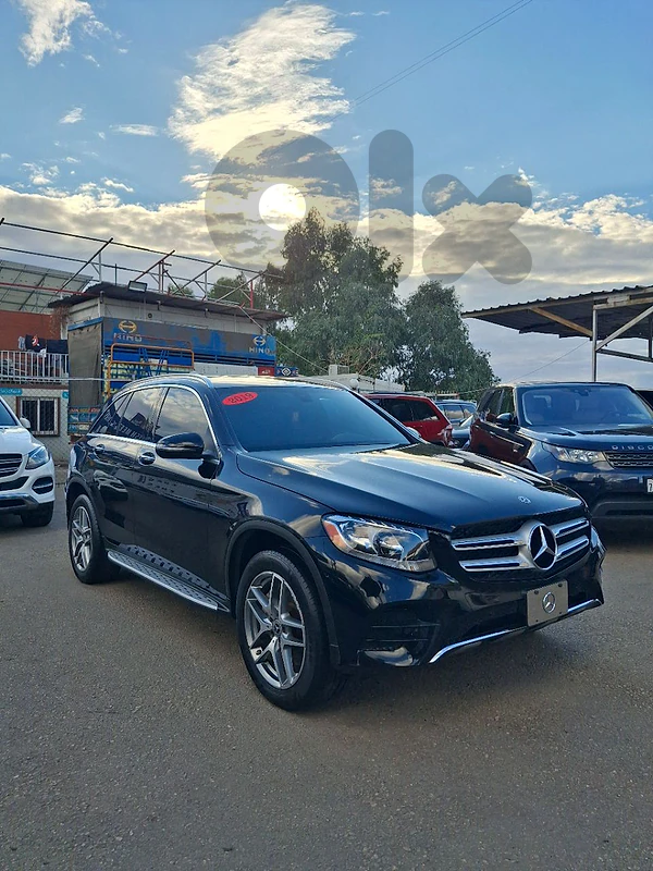 GLC 300  2019 BLACK AND BLACK CLEAN FAX AMG PAKGE