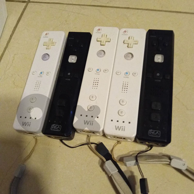 جهاز نينتندو وي (Nintendo Wii) بحالة ممتازة للبيع