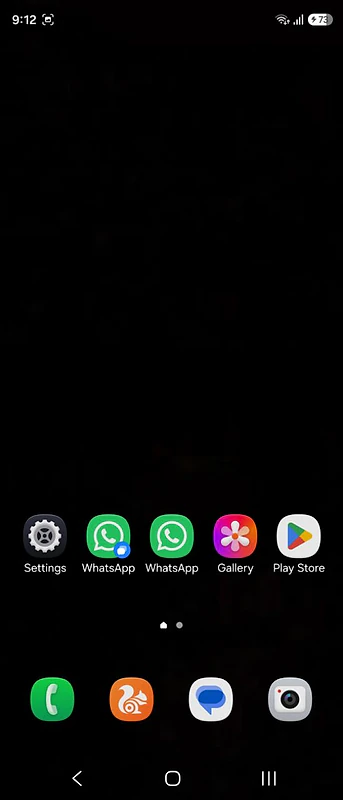 samsung z flip 7 works normaly line in screen