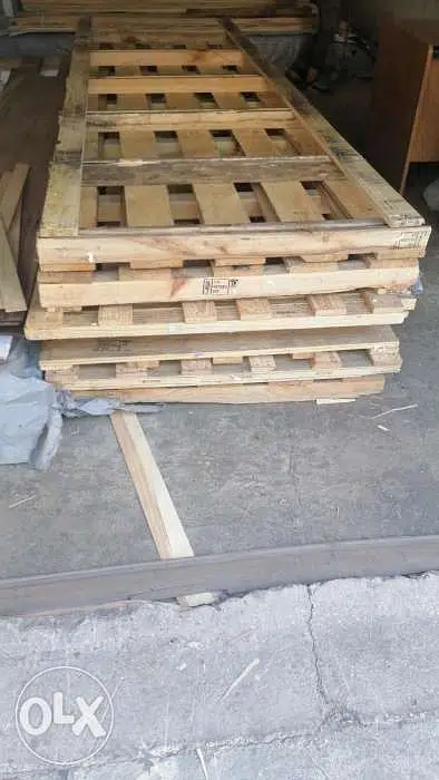 Wood pallet