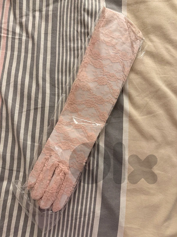 🎀 Baby Pink Floral Lace Gloves 🎀 Baby Pink Floral Lace Gloves