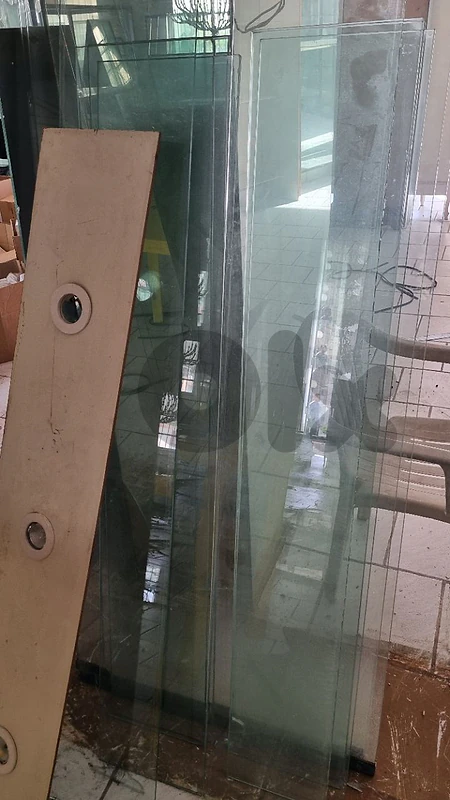 glass for free, زجاج الواح للإهداء. مجاناً
