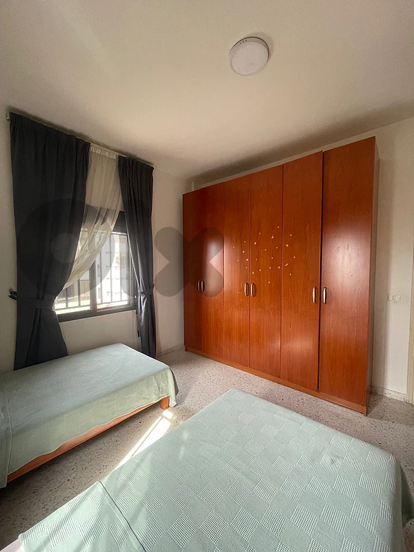 2 beds full bedroom