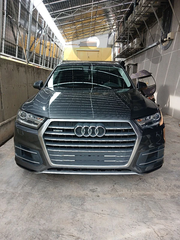 AUDI Q7 MODEL 2019 COMPANY SOURCE 7 SEATS GREY IN BLACK LEATHER
