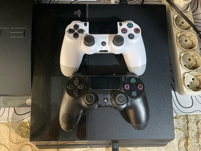 Ps4 m3adale for sale !!!