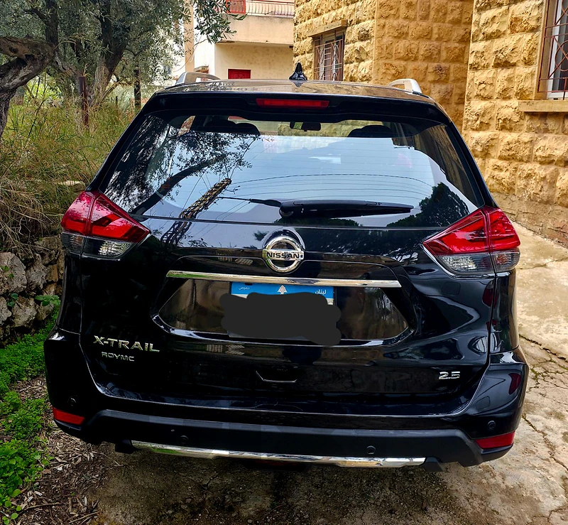 Nissan X-Trail 2018 Black on balck, full leather interior with screen