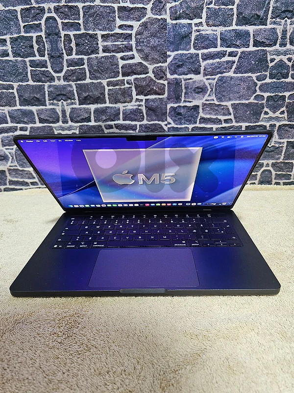 M5 pro MacBook-cycle count 2 - 1tb/24GB - almost new - 2years warranty