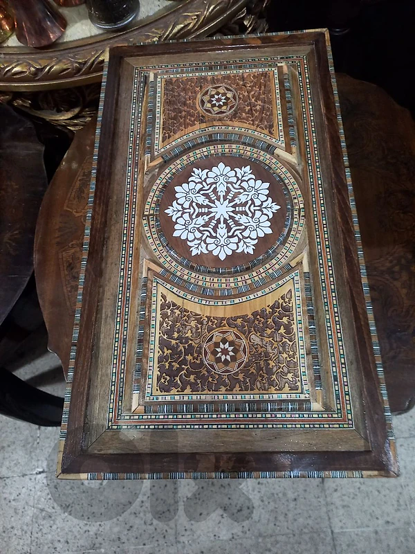 طاولات زهر خشب جوز باب اول مطعم صدف من اروع القطع