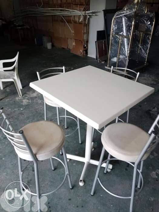 High table + bar stools 0