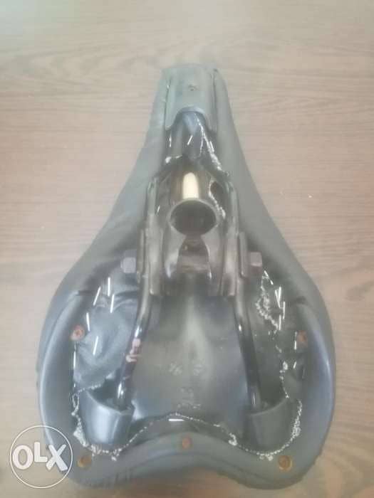 2 original bike seats black leather tnjid jdid 2