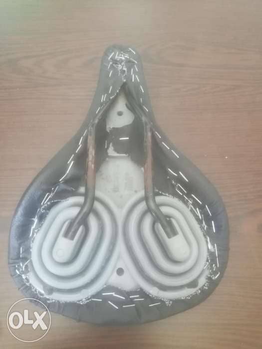 2 original bike seats black leather tnjid jdid 3