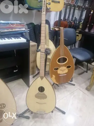بزق عربي صوت مميز مع شنطه جلد
