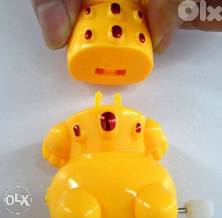 Fast cute crawling crocodile and mouse 3