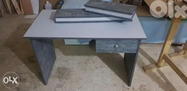 مكتب مع رفين لاميكا