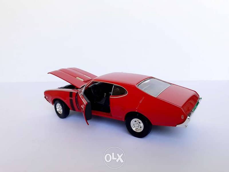 Oldsmobile 442 diecast car model 1:24. 5