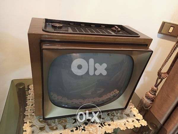 Vintage Antique and Rare TV 1957 Voxson 0