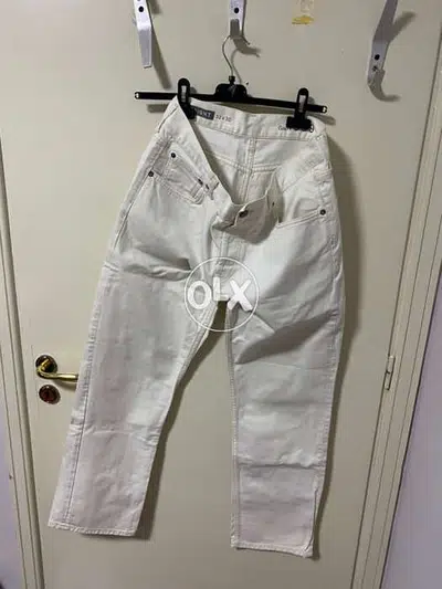 authentic gap white trousers for man like new