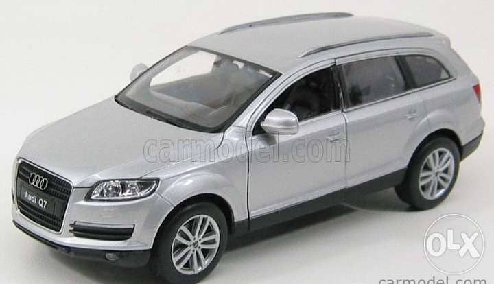 Audi Q7 diecast car model 1:24. 0