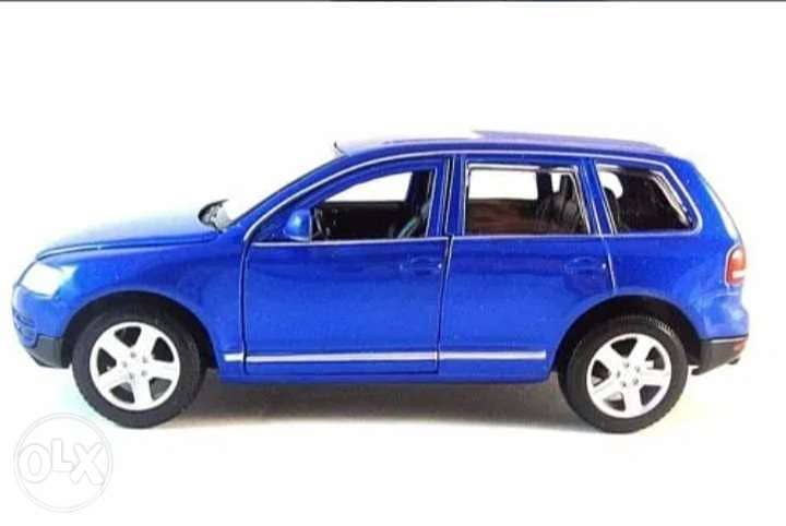 VW Touareg diecast car model 1:24. 1
