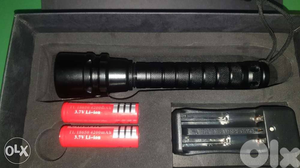 Diving torch ultrafire 1200 lumens 4200 MAH x 2 bateries 0