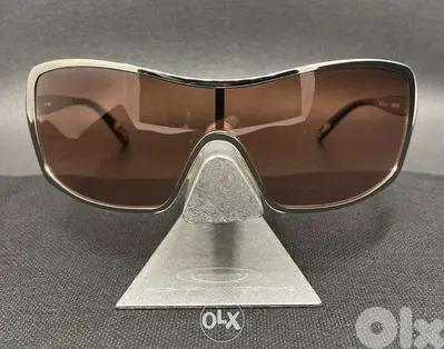 oakley Remedy sunglasses golden frame bronze glass in very good cond