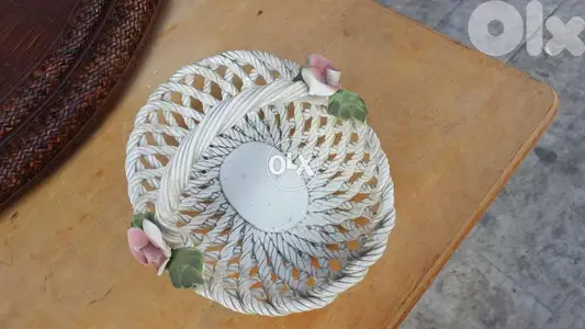 سلة بورسلين وردي قديم