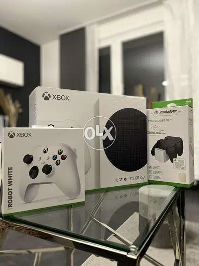 Xbox Series S + 4 Controllers + Battery Pack