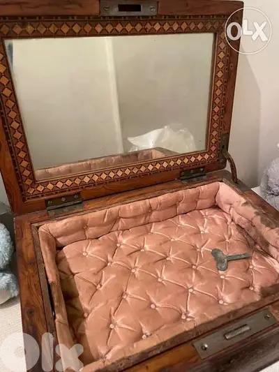 Vintage Wooden Jewelery Music Box