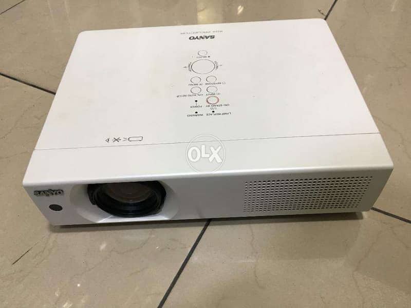 Projector Sanyo 2