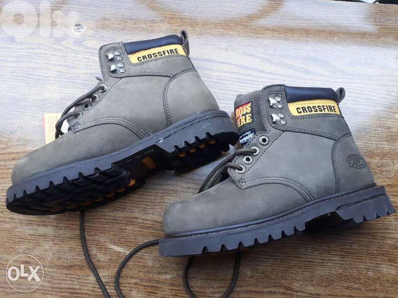 Cross Fire Shoes no 40.5 (cash $ only) 0