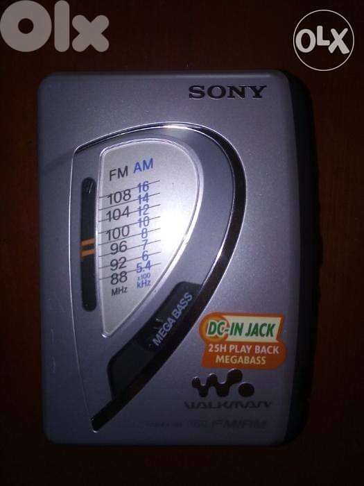 Sony walkman in good working condition radio & cassette 0
