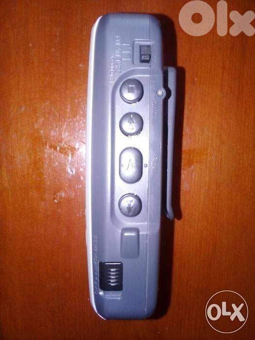 Sony walkman in good working condition radio & cassette 2