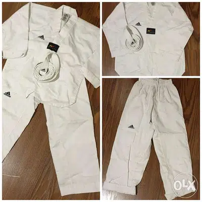 2 Taekwondo costumes + 4 protections