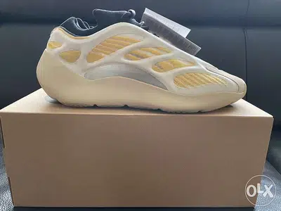 Original Yeezy Boost 700 off white 76-969O37