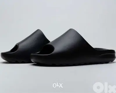 Black Yeezy Slide