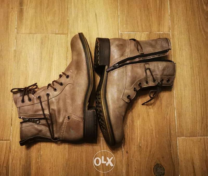 leather boots 0