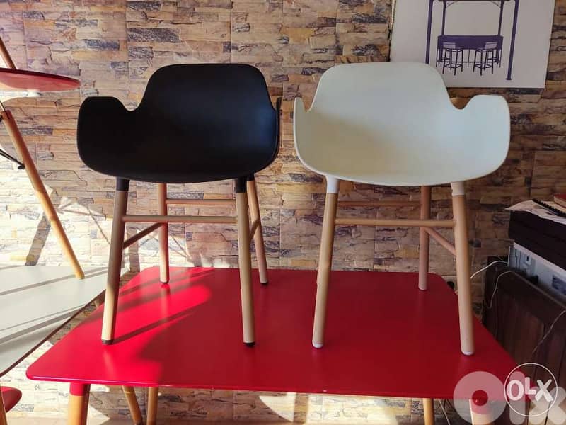 Plastic chair 0
