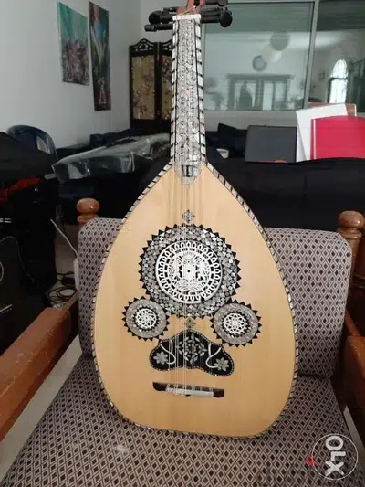 Oud of rose wood عود من خشب الورد